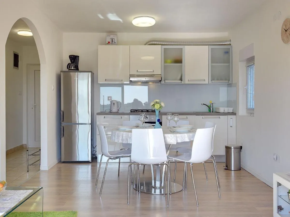 Apartment With Balcony And Sea View Πούλα Κροατία
