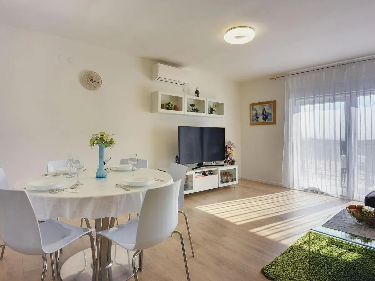 Apartment With Balcony And Sea View Pula 0*,  Croatia