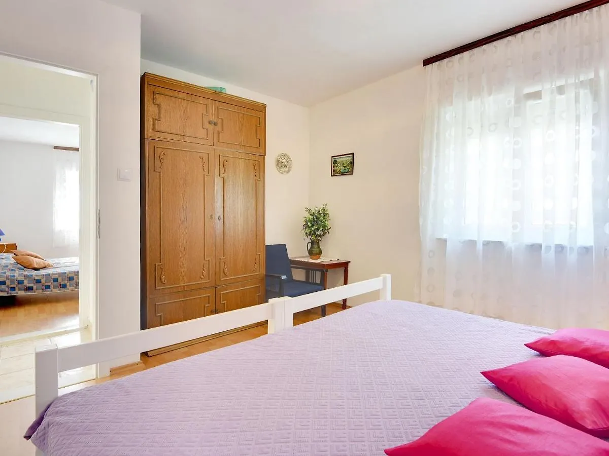 Apartment With Balcony And Sea View Pula