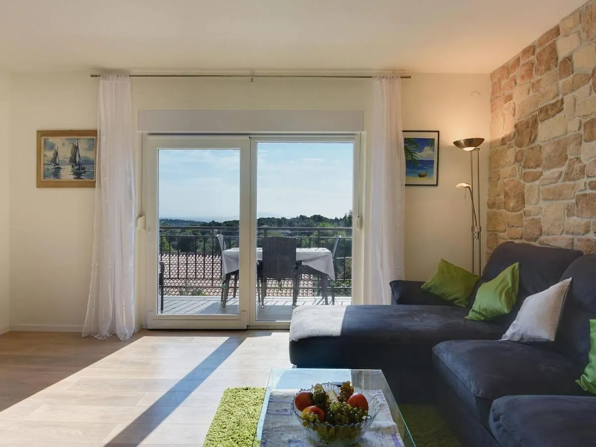 Apartment With Balcony And Sea View Pula