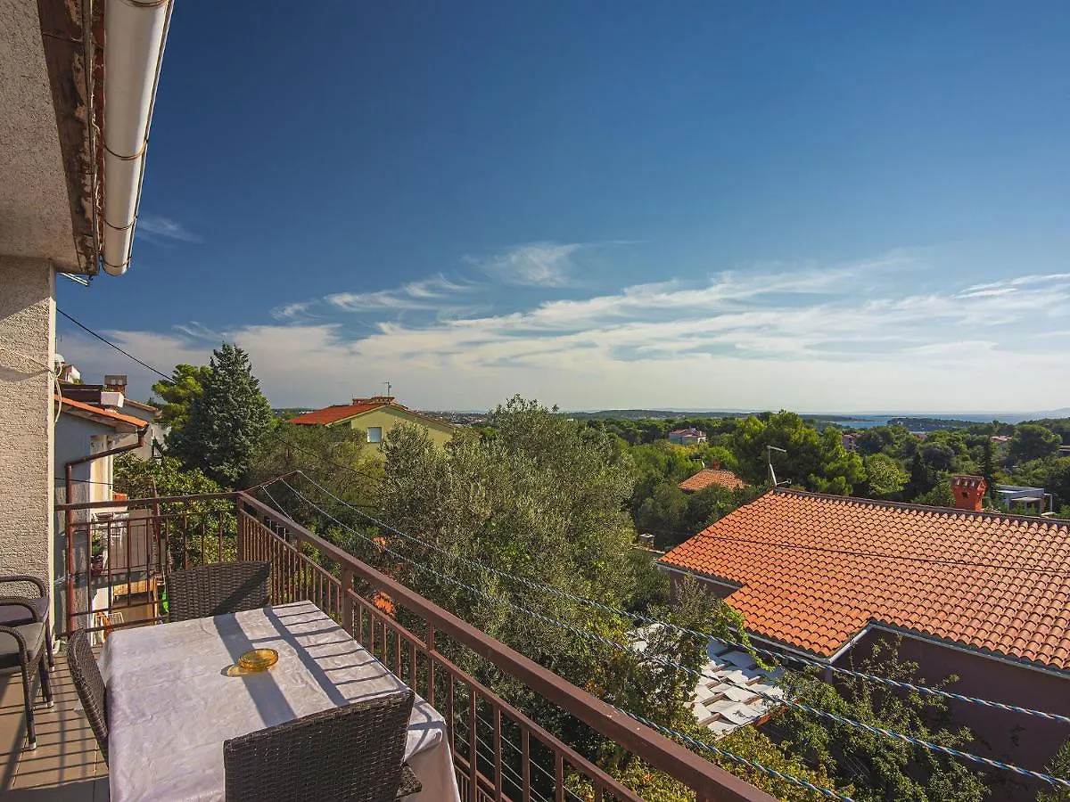 Apartment With Balcony And Sea View Pula Croatia